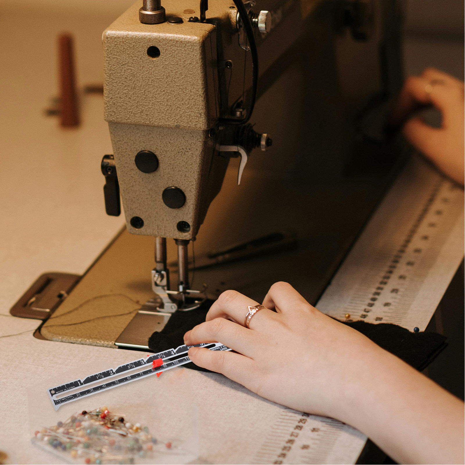 Sewing Hemming - 12個入り金属製縫い目ゲージルーラー、スライド式測定ツール、縫製、キルティング、編み物、かぎ針編み、裾縫い、ボタンホール位置決め、クラフト用