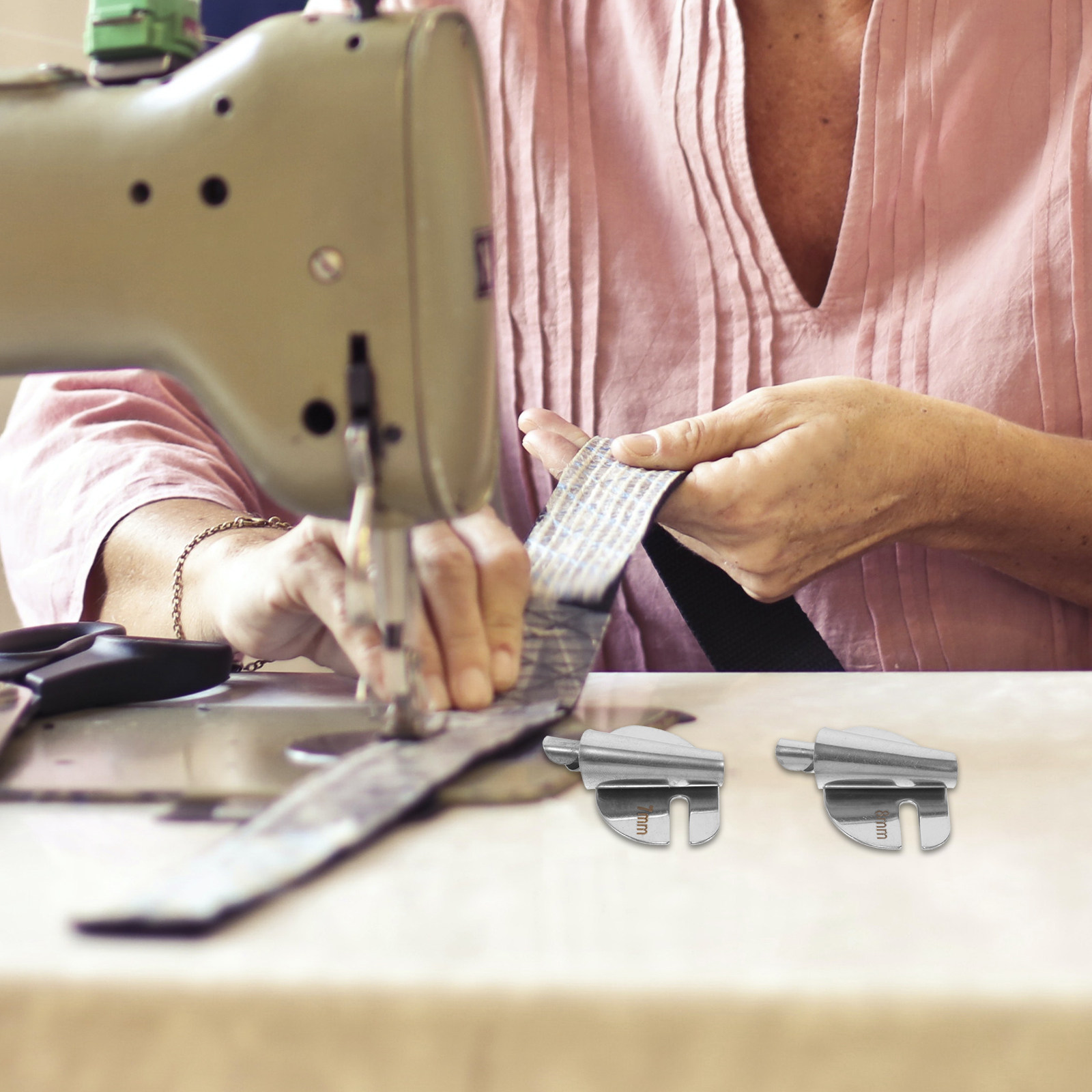 4個入りステンレス製ミシン用ヘマーフット、巻き縫いプレッサー - Sewing Hemming のレビューと価格
