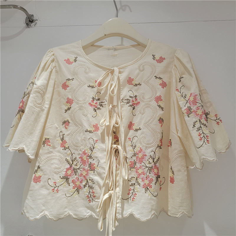 Clothland 女性夏の刺繍ブラウスレースアップクロップ - Sewing V のレビューと価格
