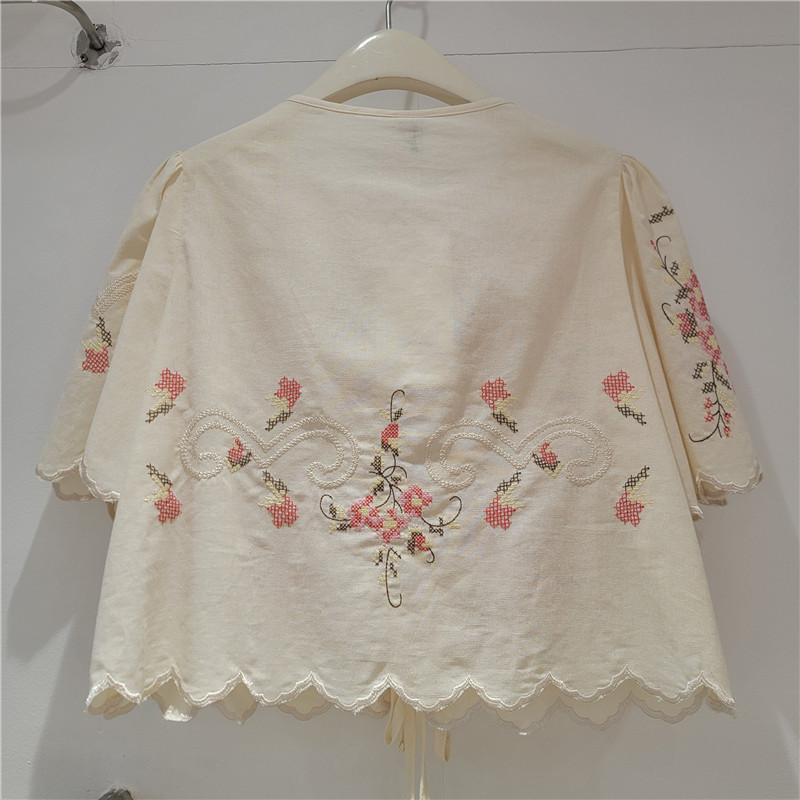 Clothland 女性夏の刺繍ブラウスレースアップクロップ - Sewing V のレビューと価格
