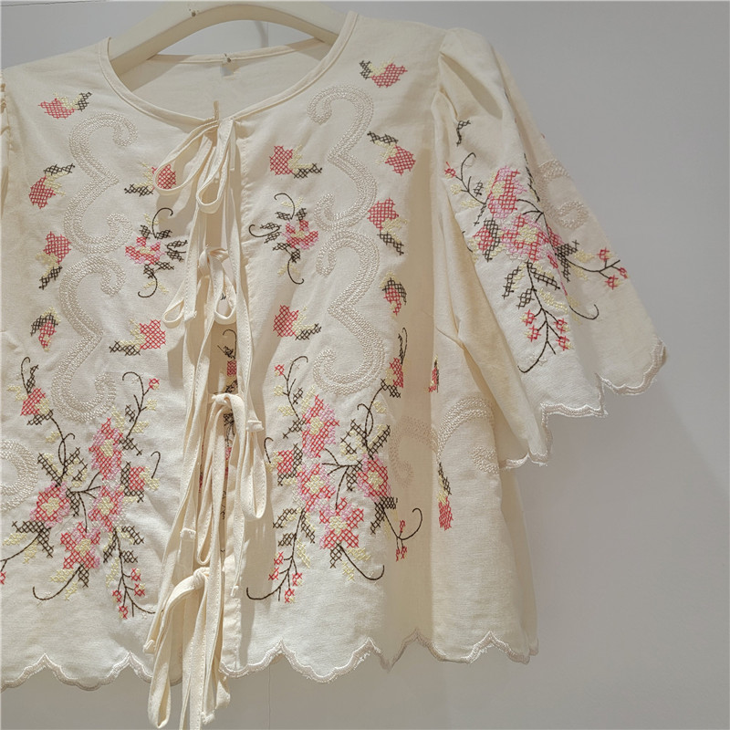 Clothland 女性夏の刺繍ブラウスレースアップクロップ - Sewing V のレビューと価格