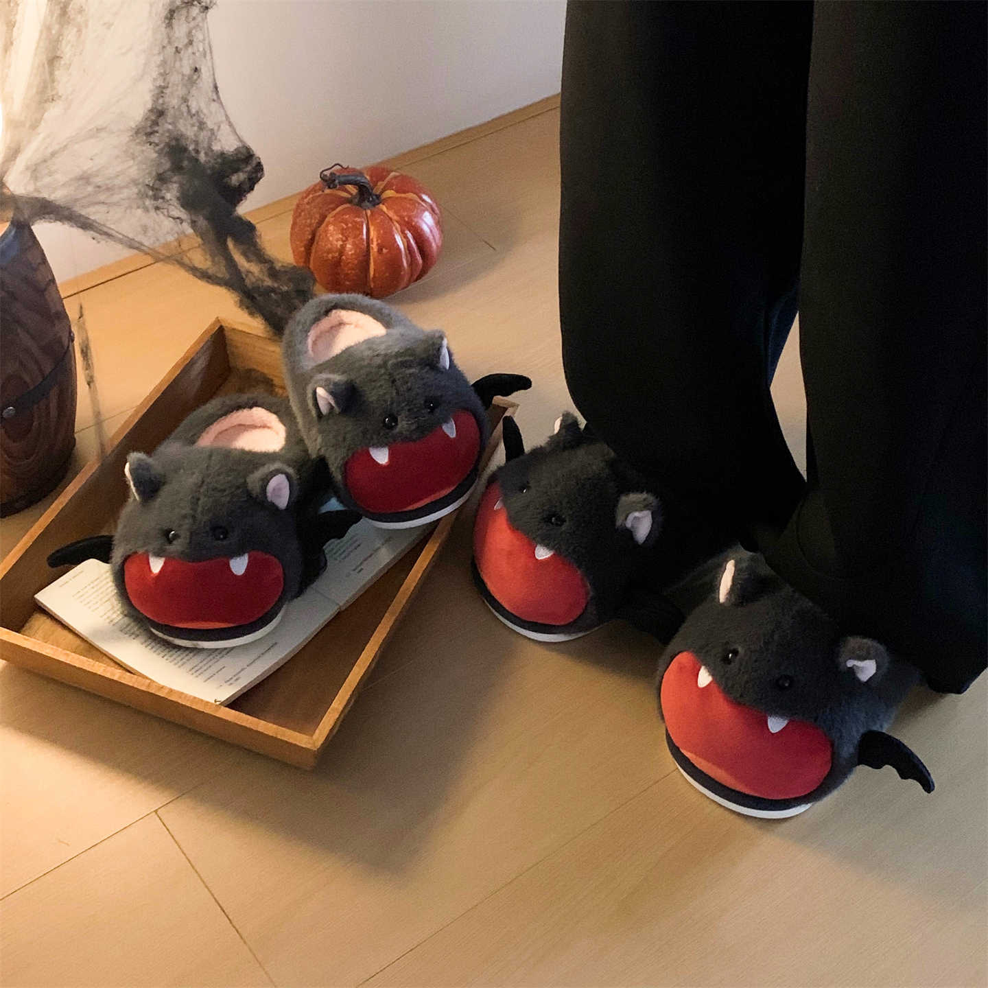 ハロウィンコウモリぬいぐるみスリッパ女性用かわいい漫画風暖か - Sewing House のレビューと価格